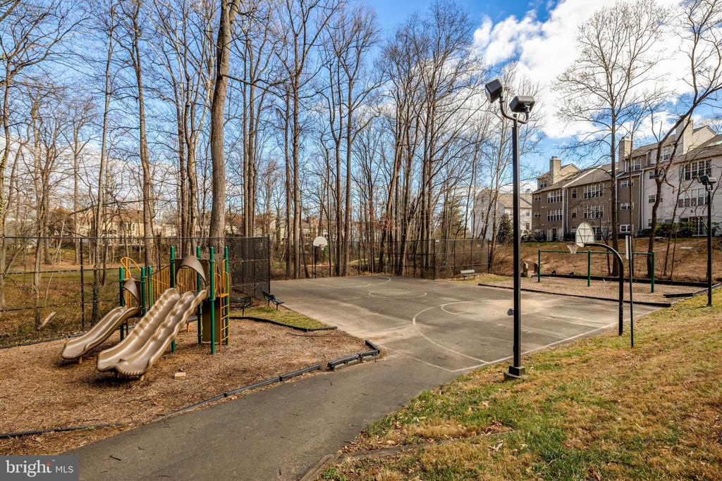 3802 GREEN RIDGE COURT 202