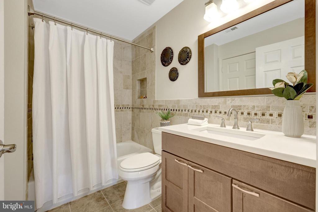 3802 GREEN RIDGE COURT 202
