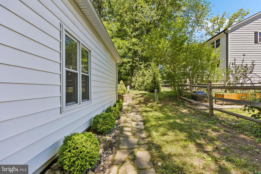 11019 RING ROAD