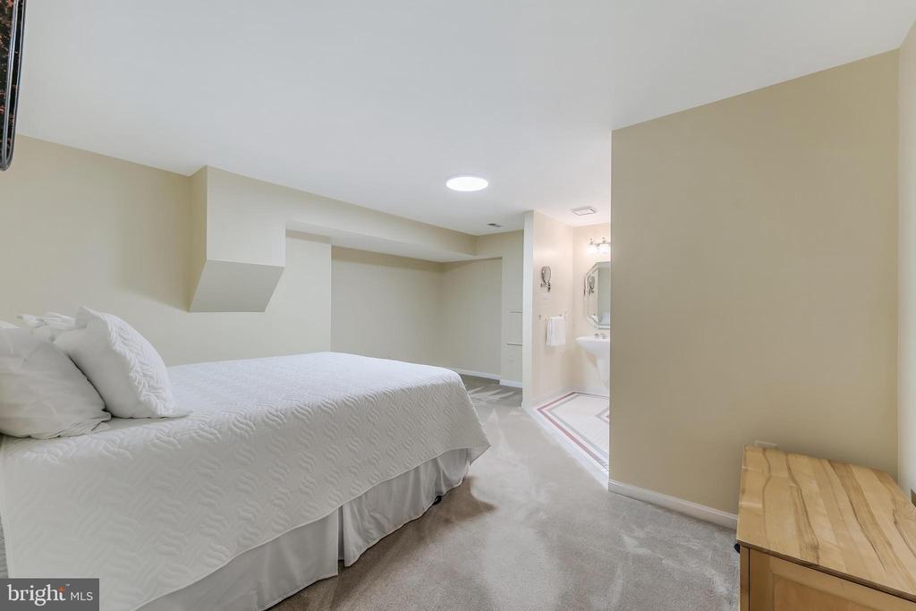 13387 GLEN TAYLOR LANE