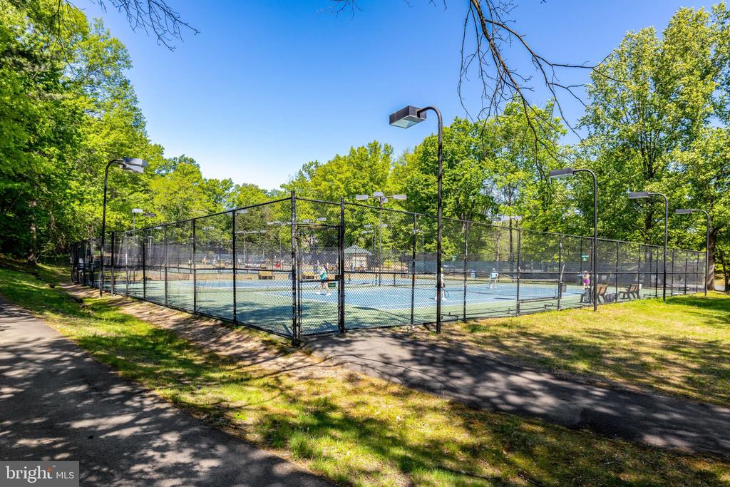 1258 WOODBROOK COURT