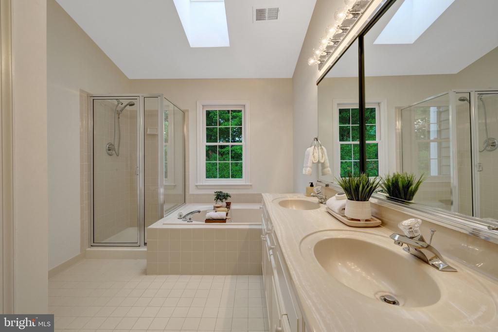 1258 WOODBROOK COURT