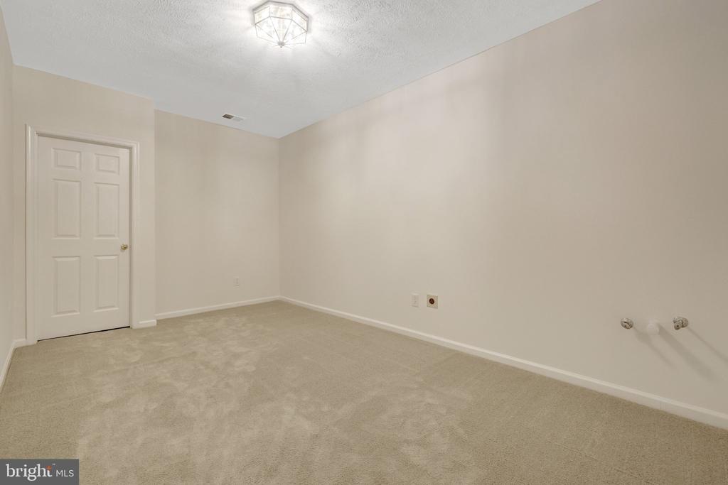 1258 WOODBROOK COURT