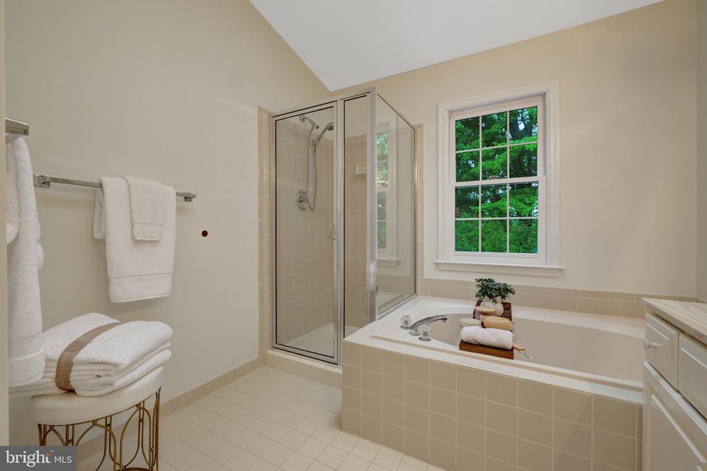1258 WOODBROOK COURT
