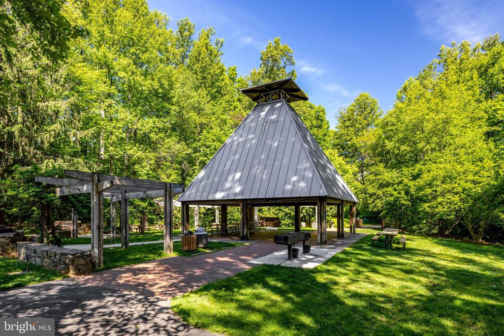 1258 WOODBROOK COURT