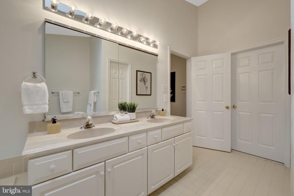 1258 WOODBROOK COURT