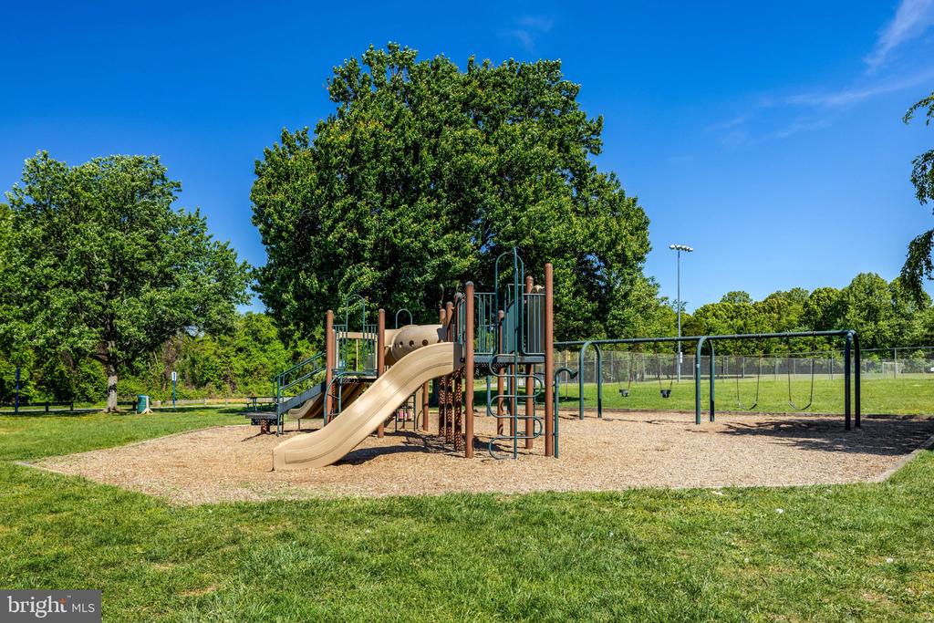 1258 WOODBROOK COURT