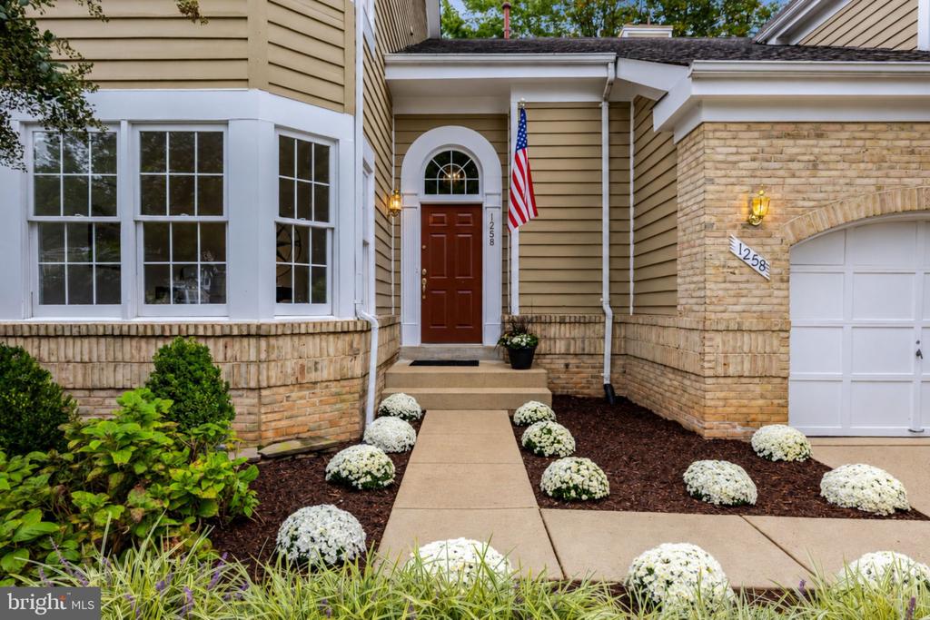 1258 WOODBROOK COURT