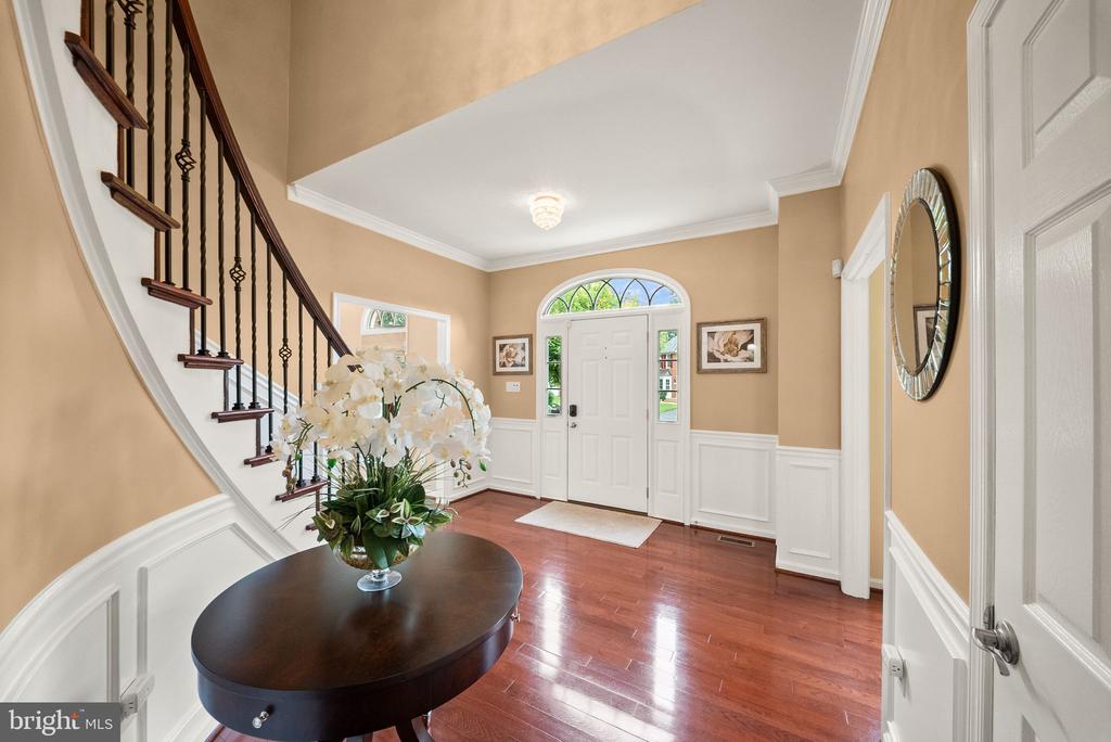 5667 LONESOME DOVE COURT