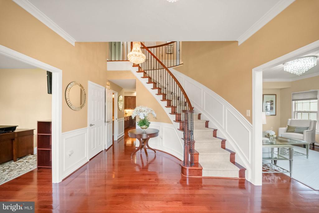 5667 LONESOME DOVE COURT