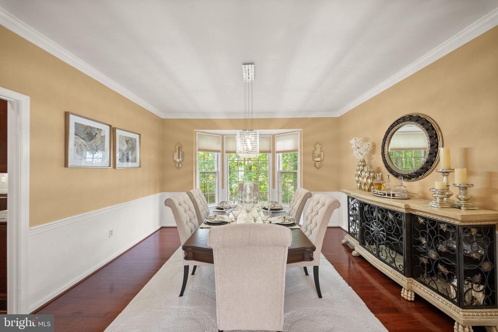 5667 LONESOME DOVE COURT