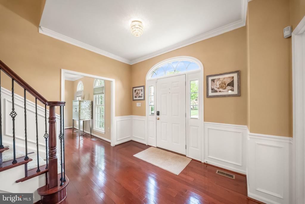 5667 LONESOME DOVE COURT
