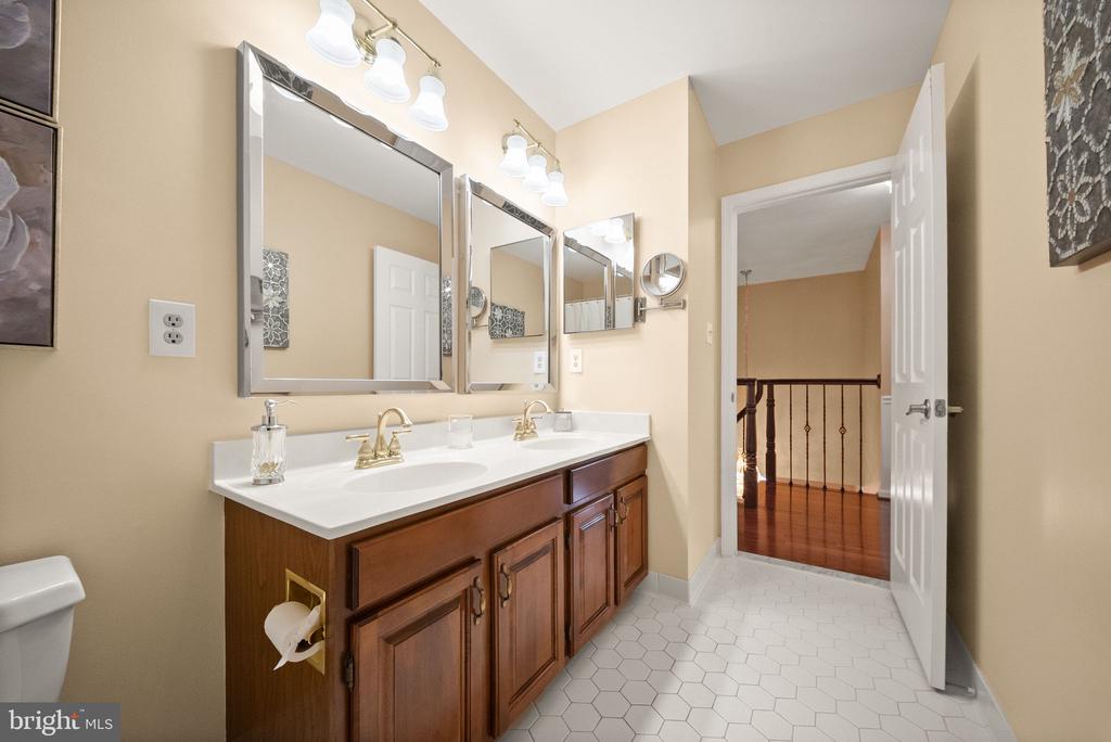 5667 LONESOME DOVE COURT