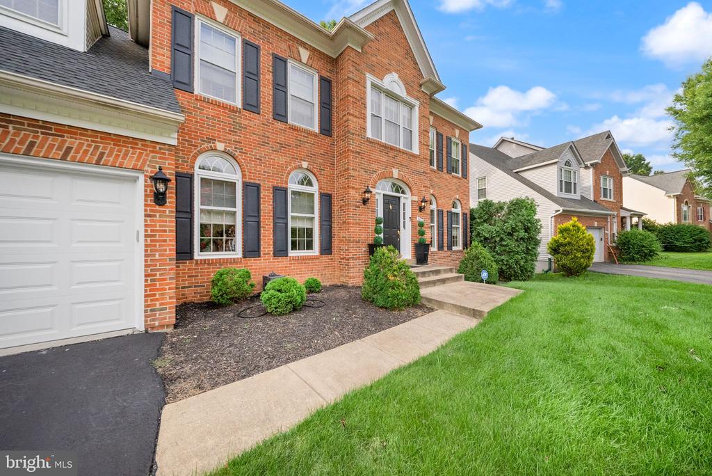 5667 LONESOME DOVE COURT