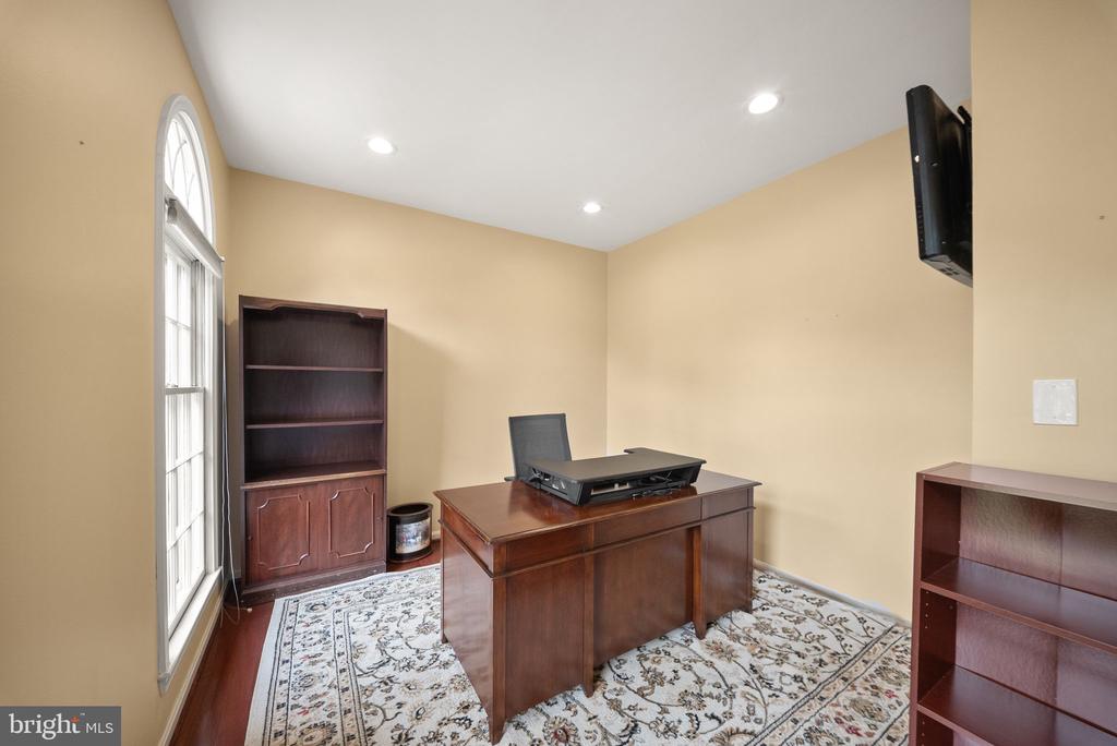 5667 LONESOME DOVE COURT