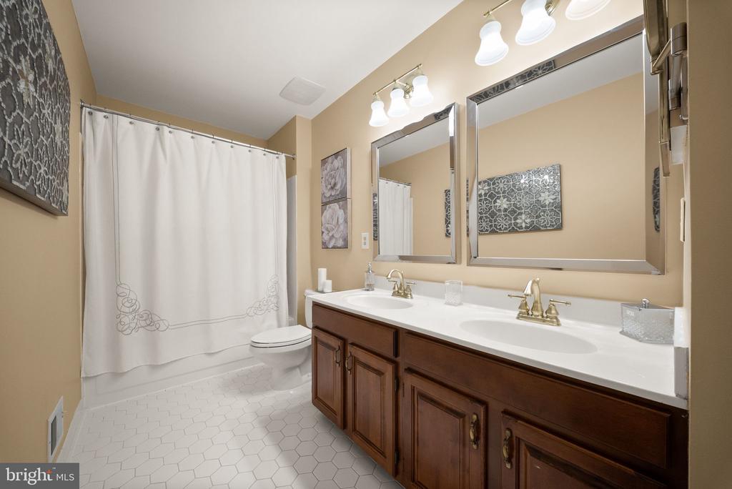 5667 LONESOME DOVE COURT