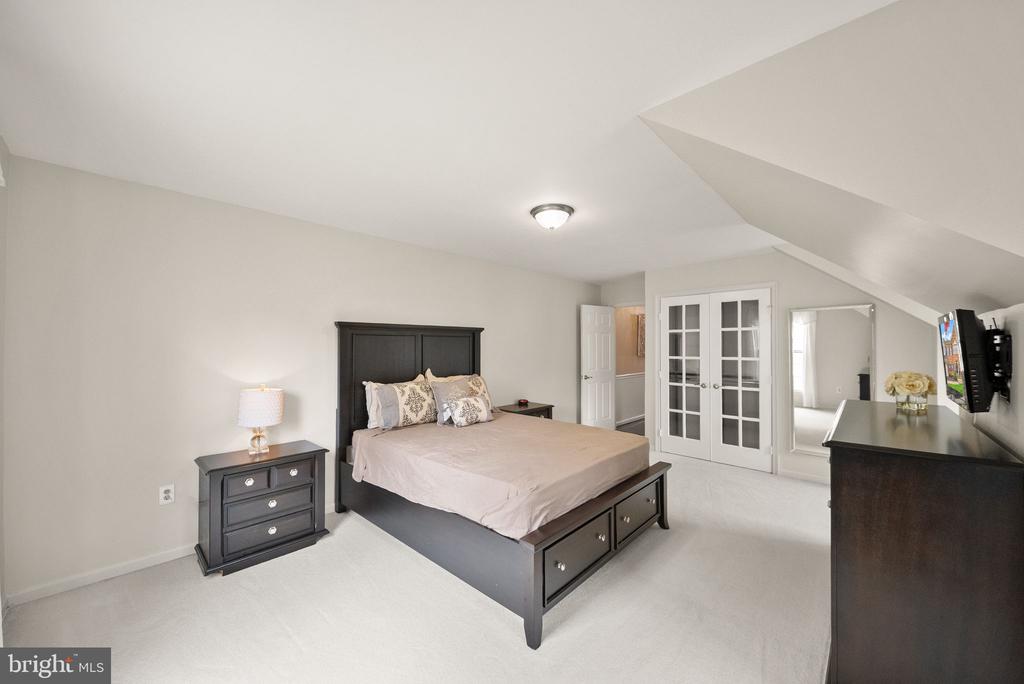 5667 LONESOME DOVE COURT