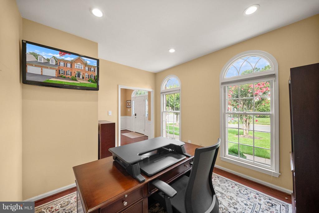 5667 LONESOME DOVE COURT