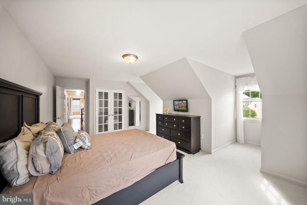 5667 LONESOME DOVE COURT