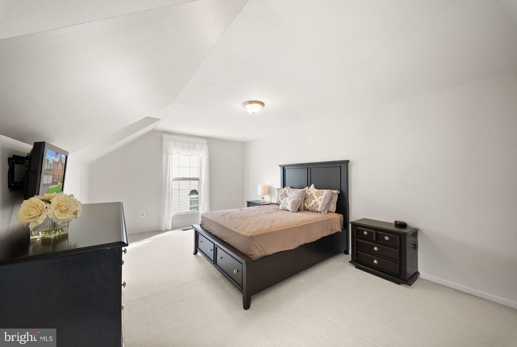 5667 LONESOME DOVE COURT