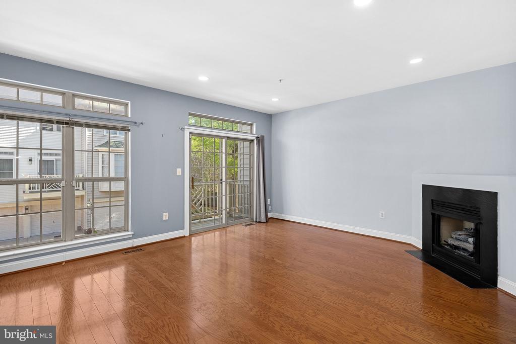 46353 VILLA SQUARE