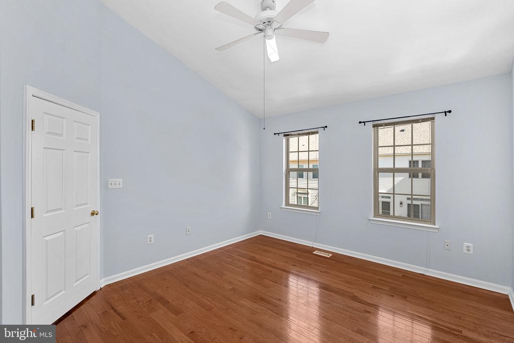 46353 VILLA SQUARE
