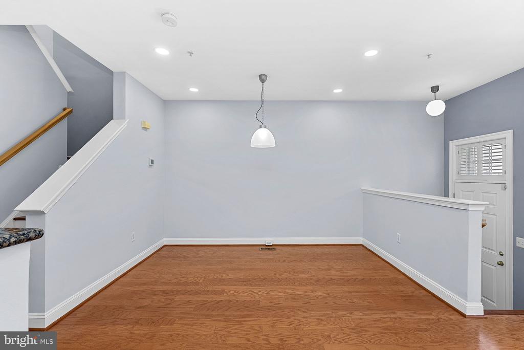 46353 VILLA SQUARE