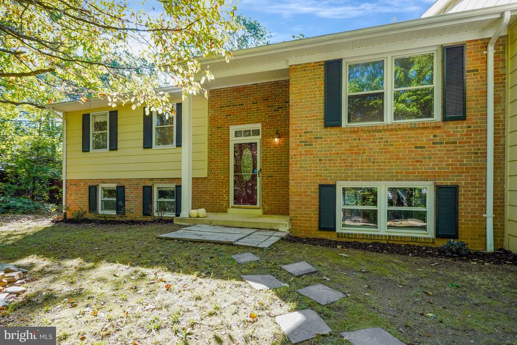 16011 Tiffany Ln