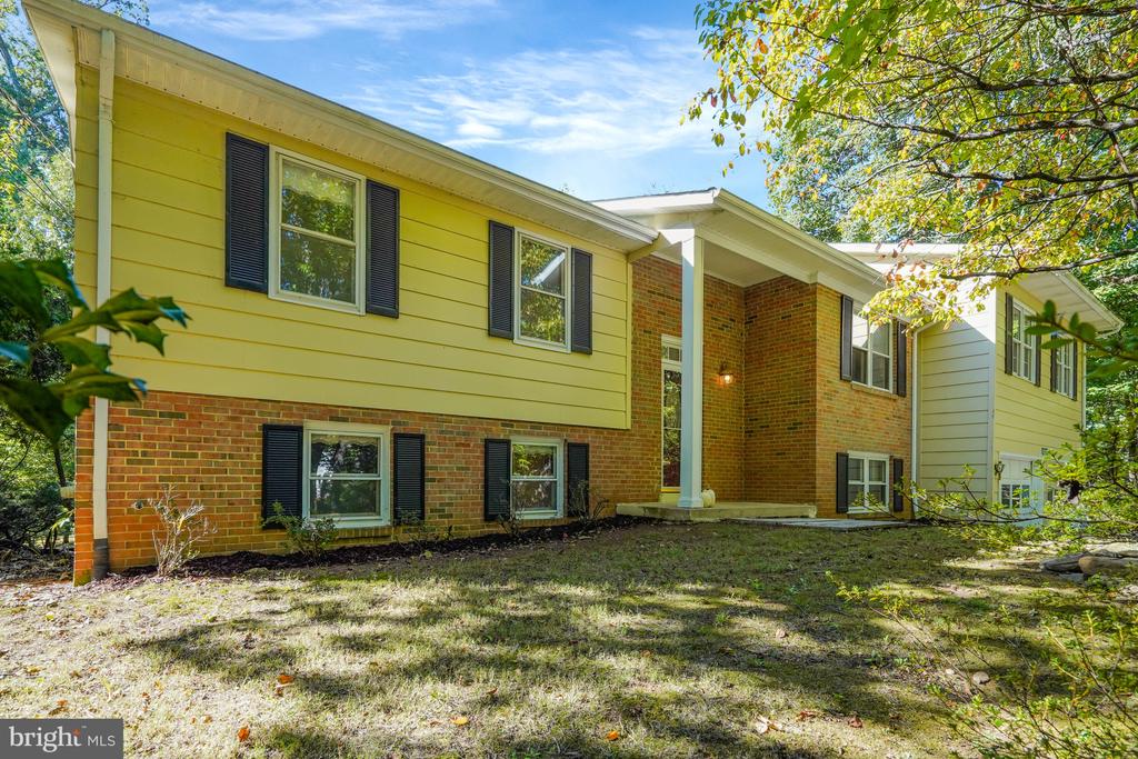 16011 Tiffany Ln