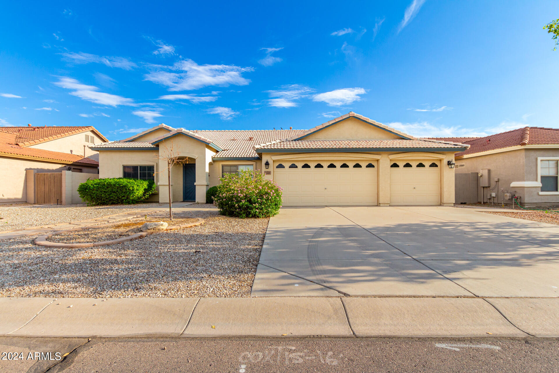 4149 E SOMERSET Way