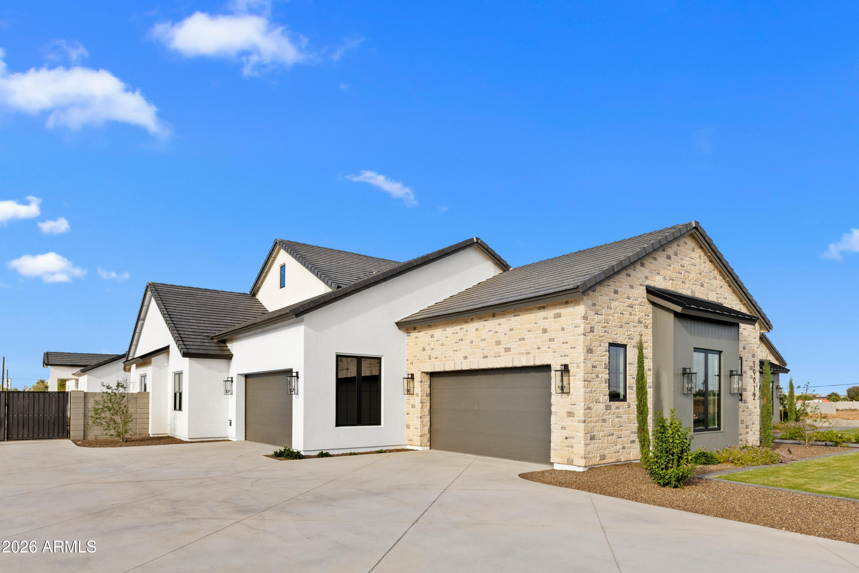 19912 E KARSTEN Drive