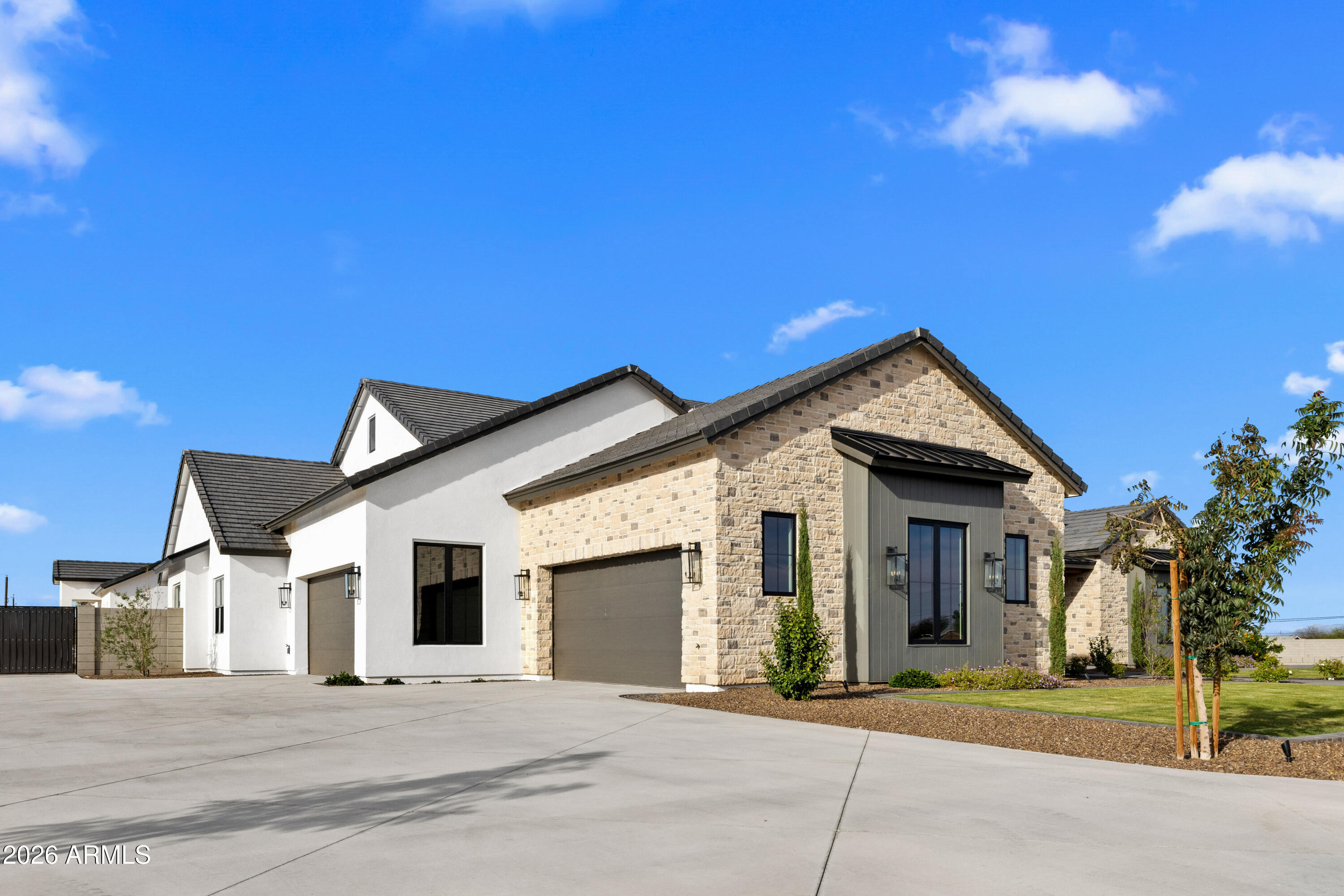 19912 E KARSTEN Drive