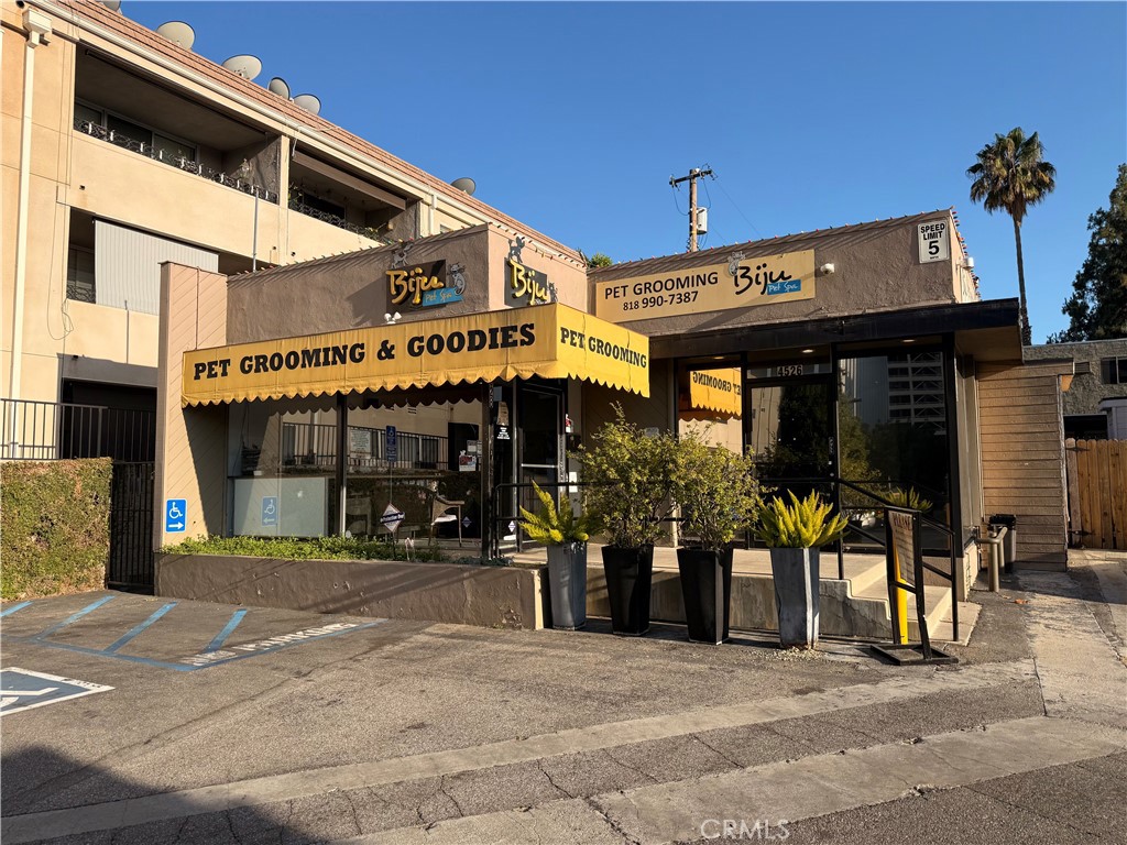 4528 Saugus Avenue