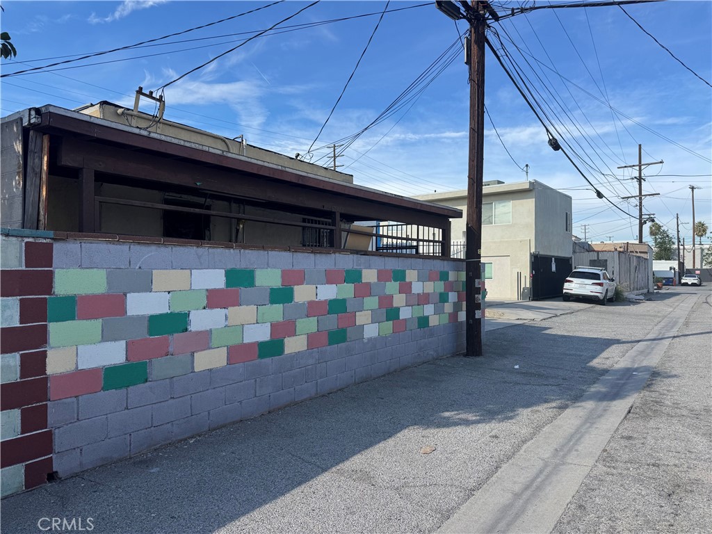 5112 5114 Vineland Ave