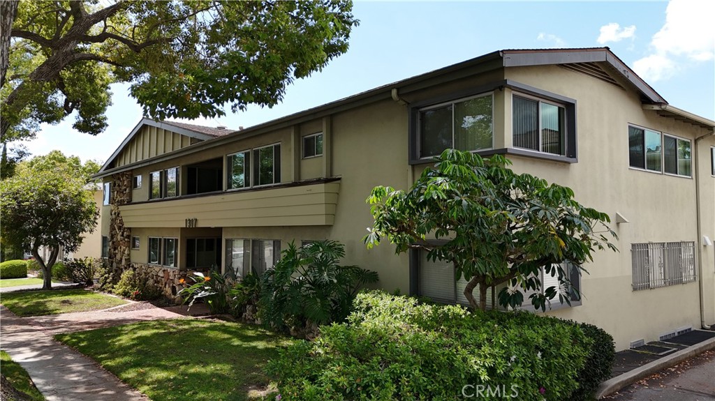 1317 N Brand