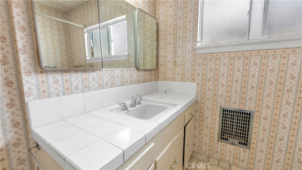 1317 N Brand