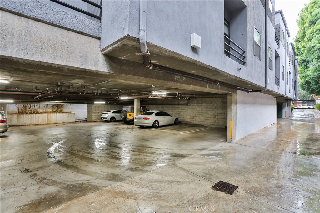 360 S Los Robles Avenue 6
