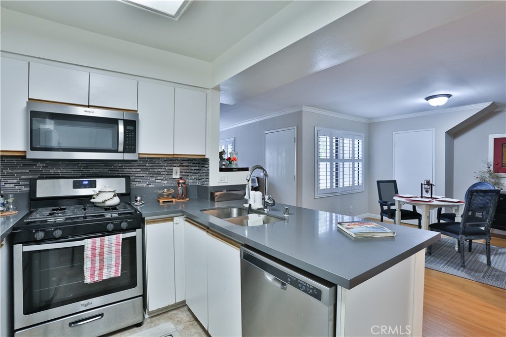 360 S Los Robles Avenue 6