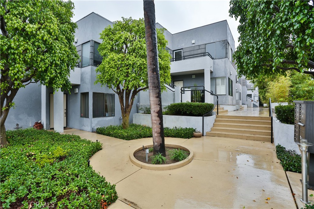 360 S Los Robles Avenue 6