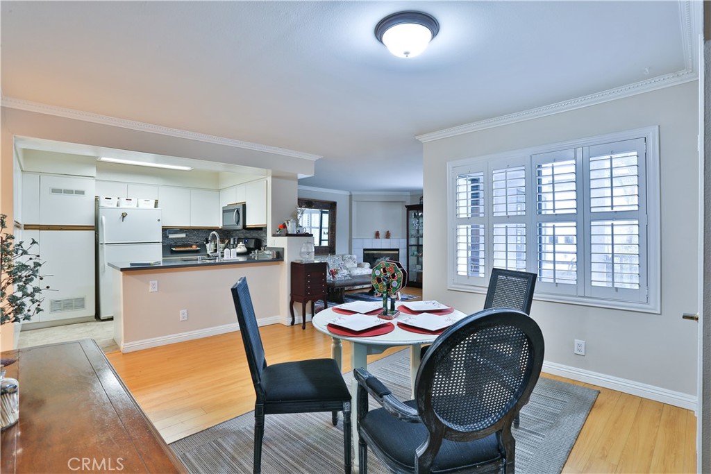 360 S Los Robles Avenue 6