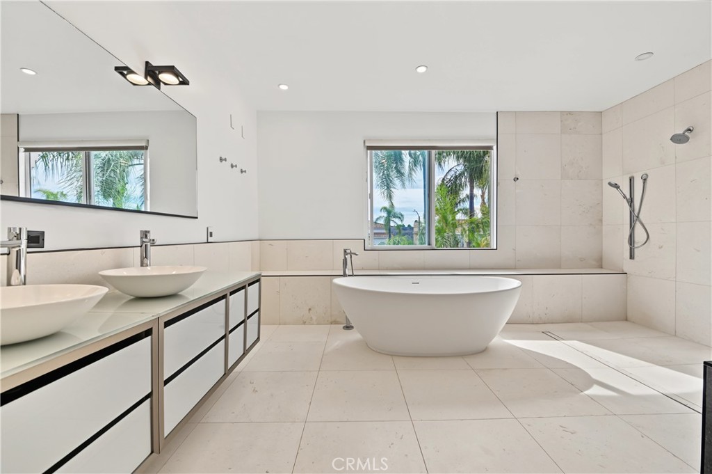 1072 Holiday Drive