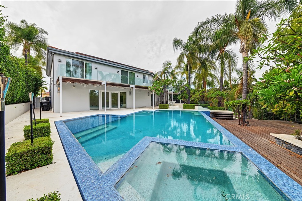 1072 Holiday Drive