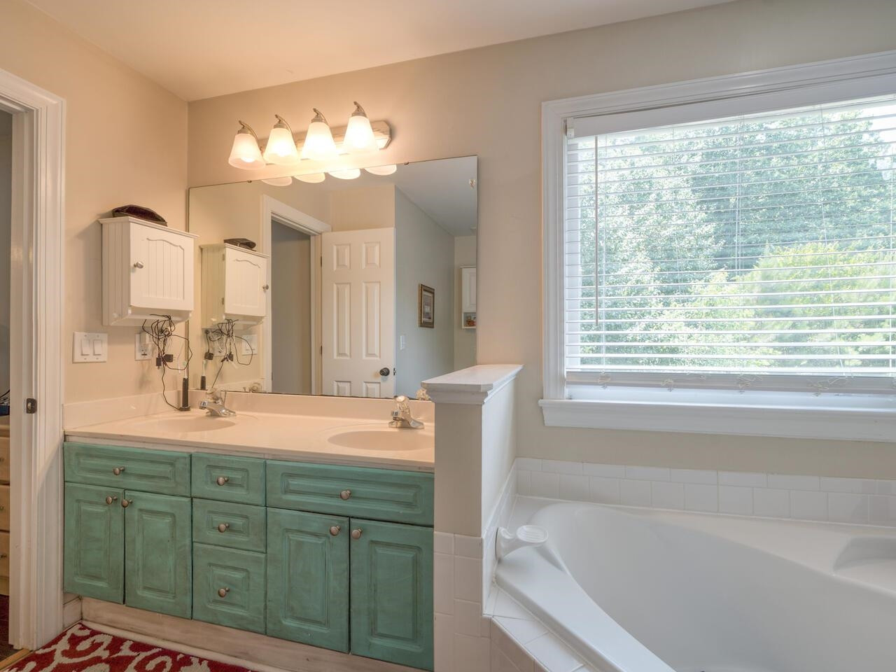 609 St Vincent Drive