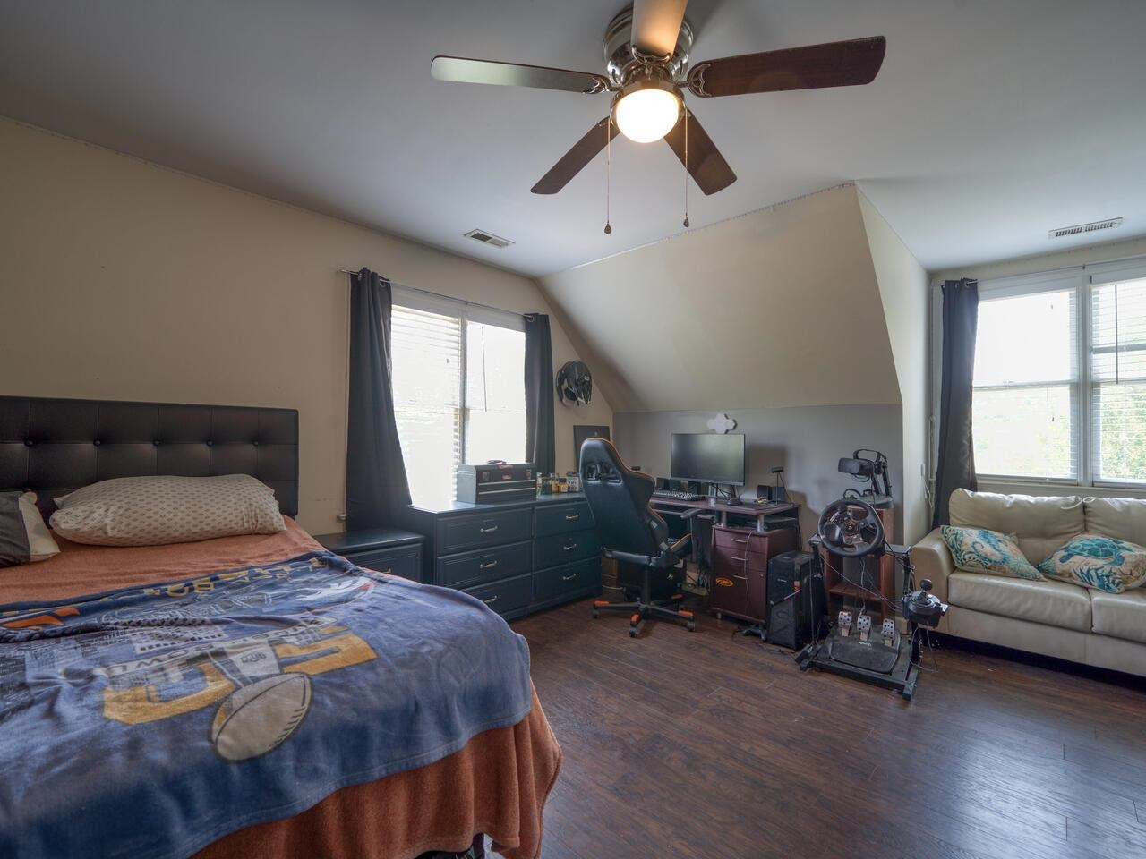 609 St Vincent Drive