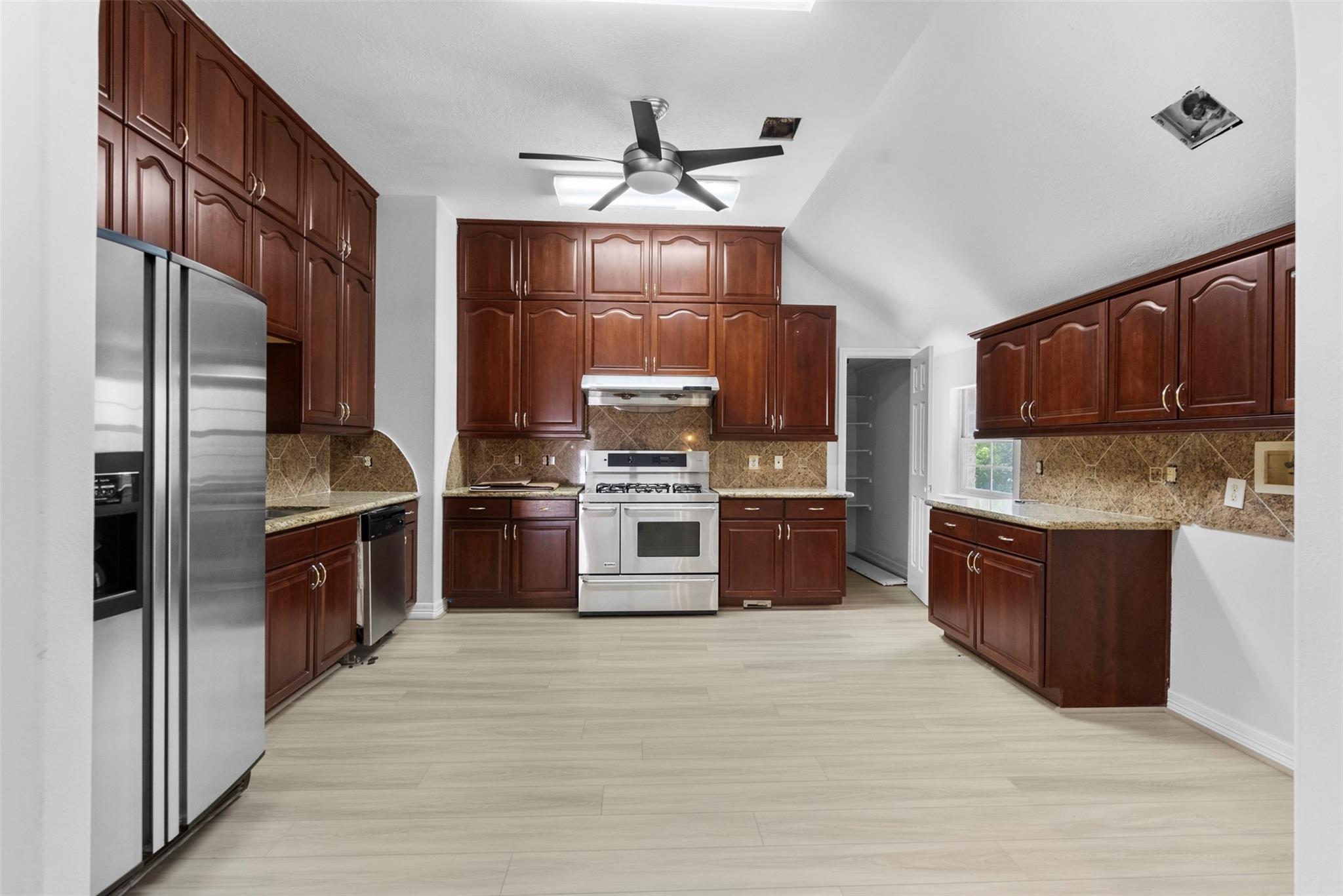 13918 Sunset View Drive