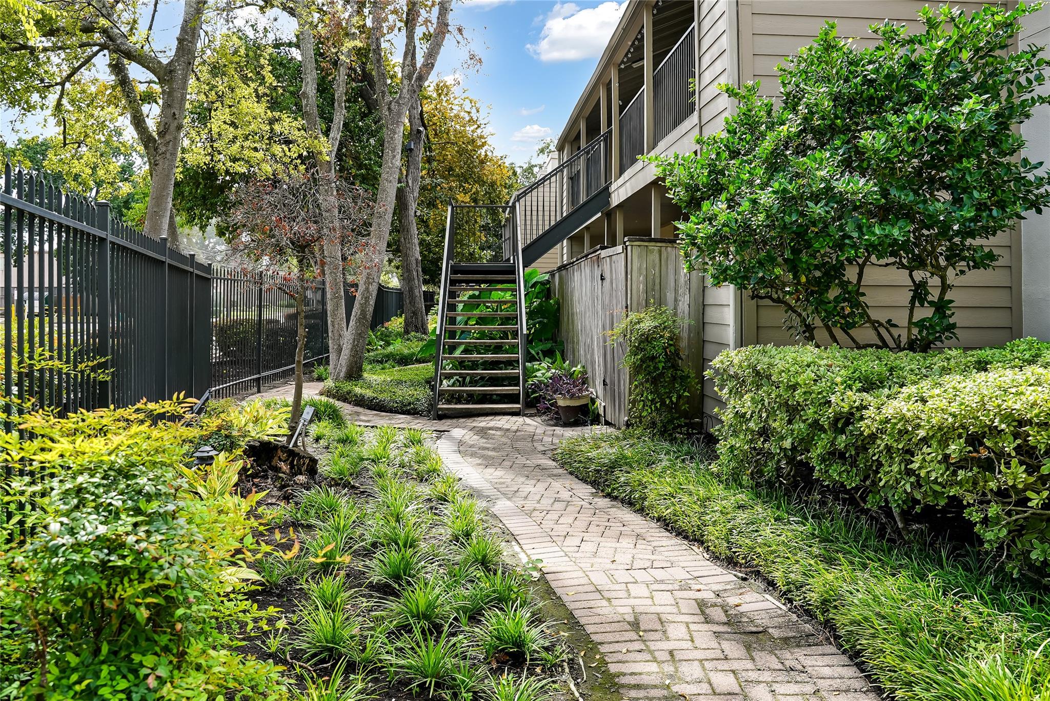 1100 Augusta Drive # 7