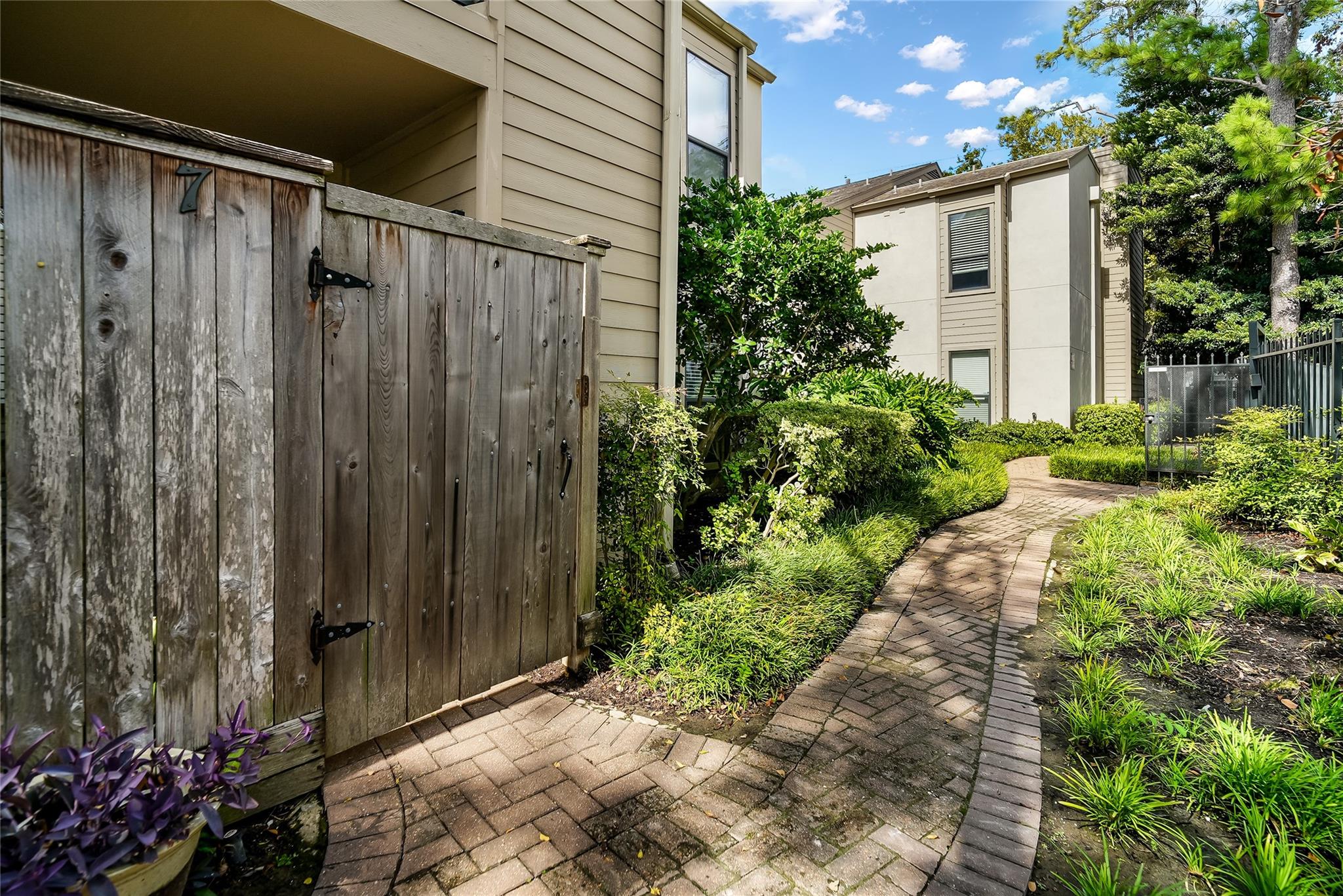 1100 Augusta Drive # 7