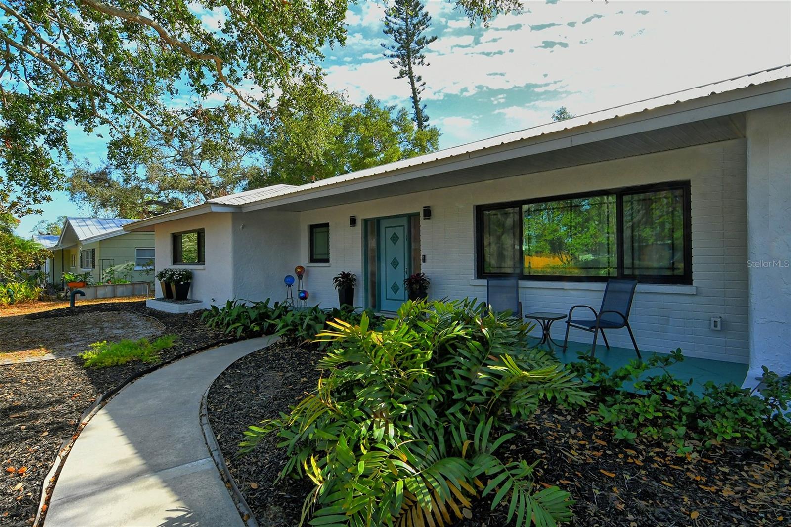 2708 SIESTA DR
