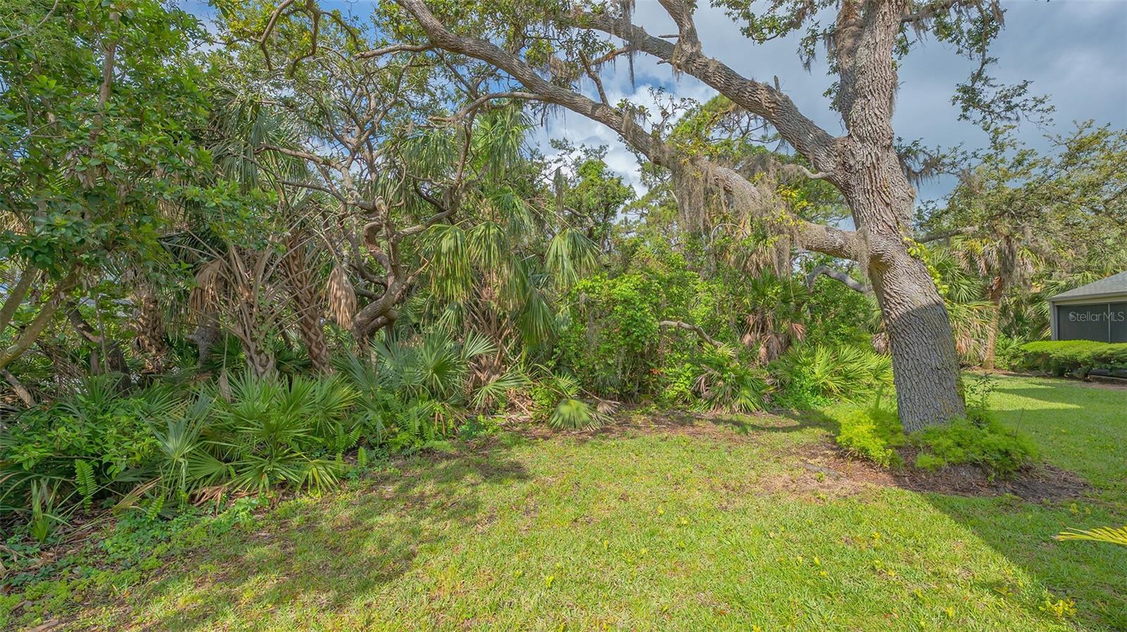 107 WOODLAND PL #107