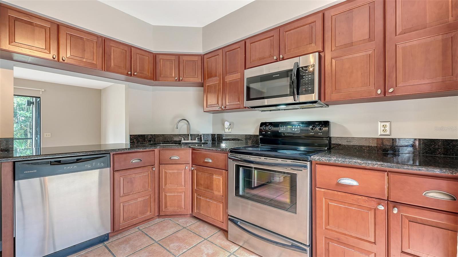 107 WOODLAND PL #107